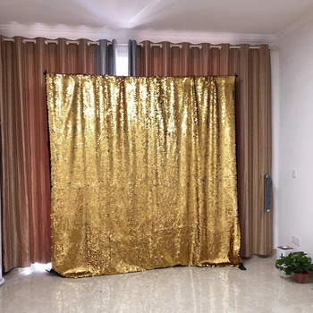Матовый золотой бесшовный фон с крупными блестками для фотосессии на вечеринке